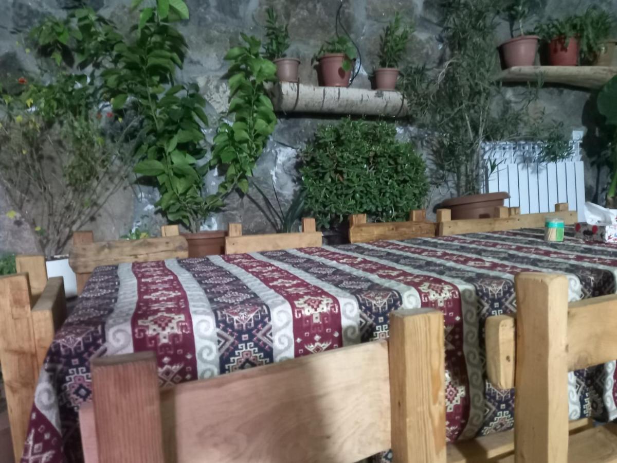 Byurakan Guesthouse & Cottage מראה חיצוני תמונה