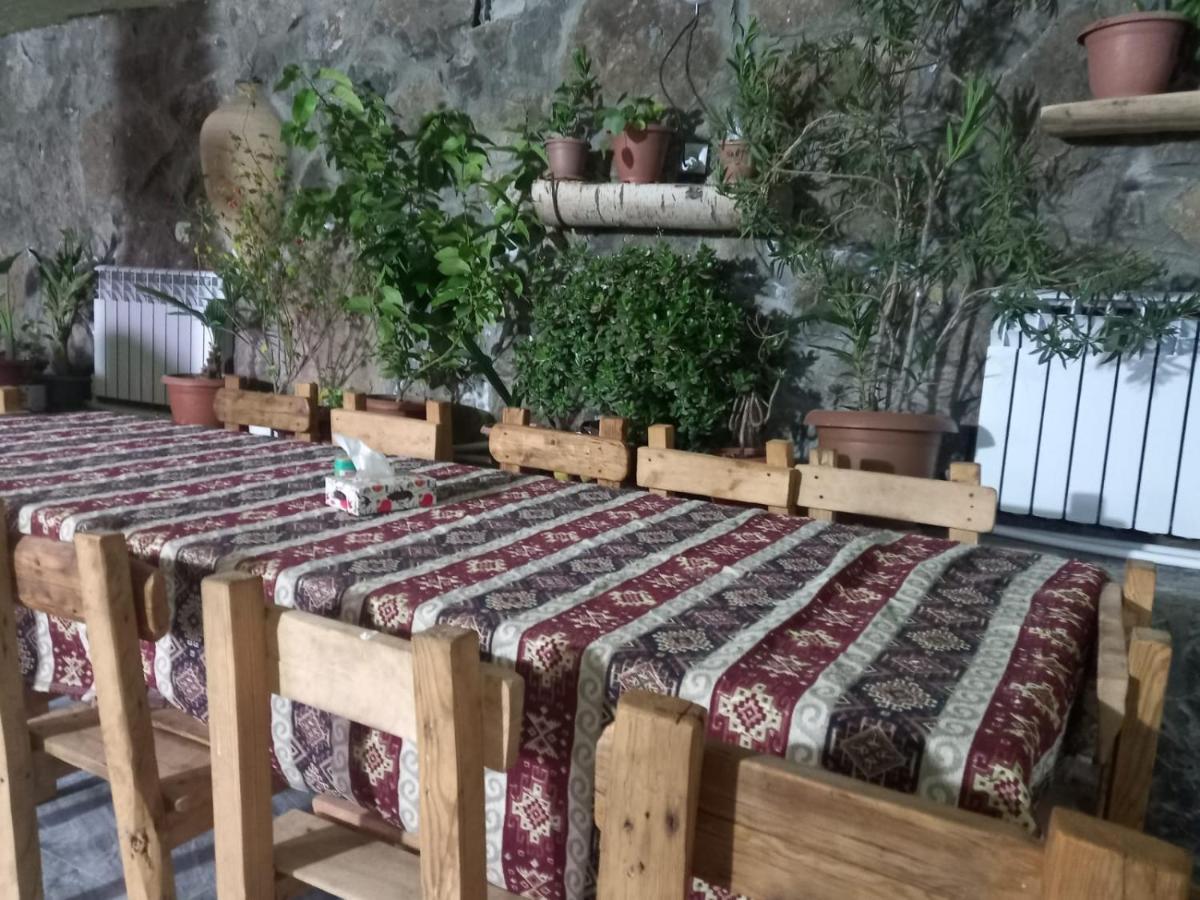 Byurakan Guesthouse & Cottage מראה חיצוני תמונה