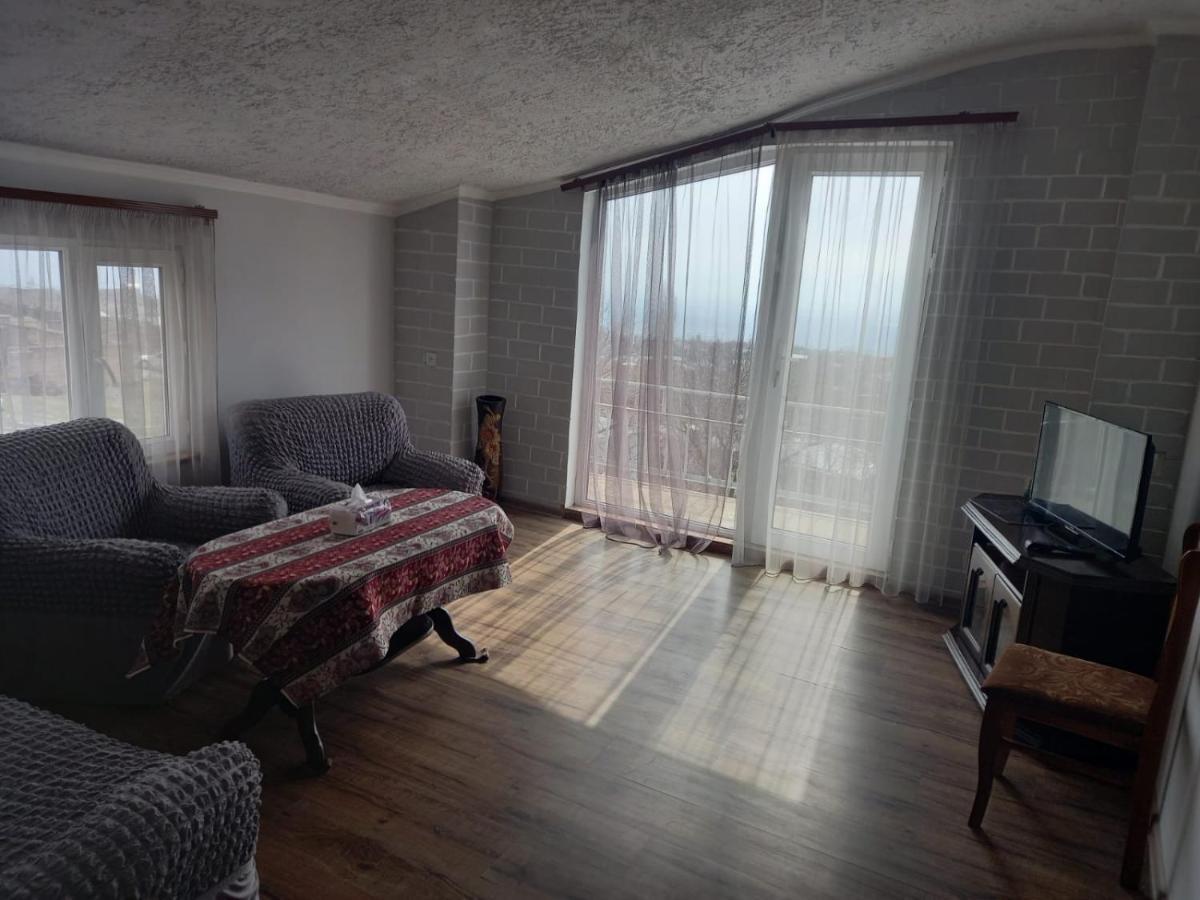 Byurakan Guesthouse & Cottage מראה חיצוני תמונה