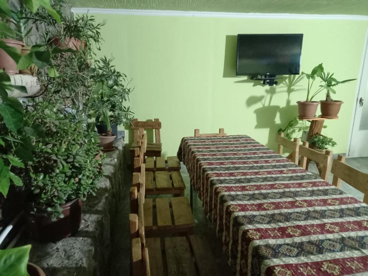 Byurakan Guesthouse & Cottage מראה חיצוני תמונה