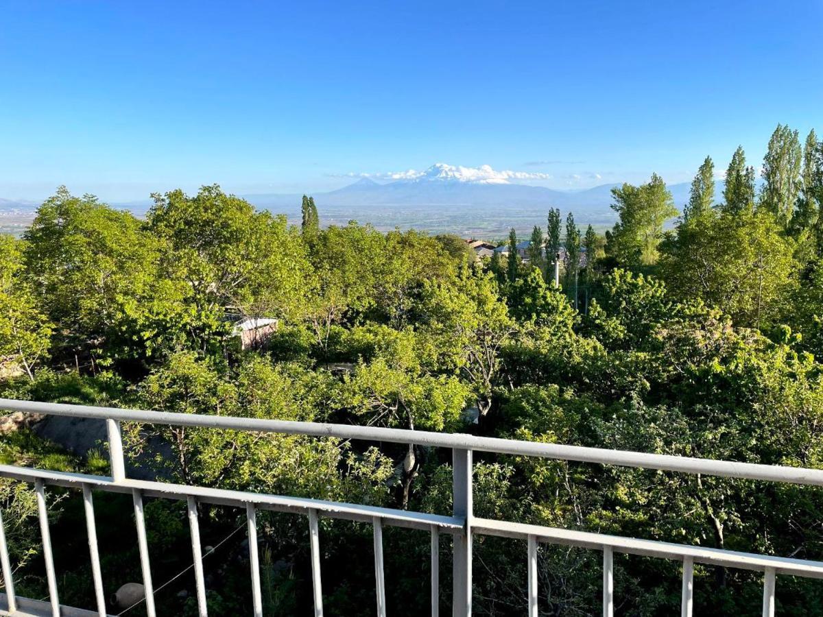 Byurakan Guesthouse & Cottage מראה חיצוני תמונה