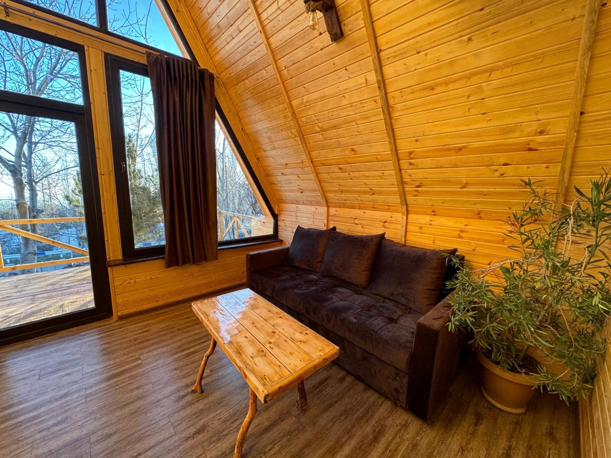 Byurakan Guesthouse & Cottage מראה חיצוני תמונה