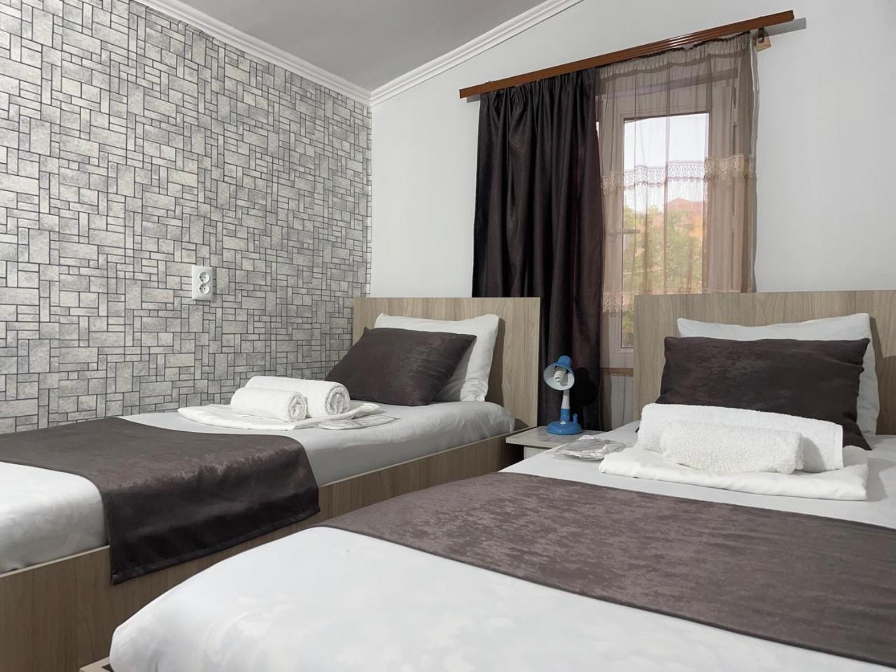Byurakan Guesthouse & Cottage מראה חיצוני תמונה