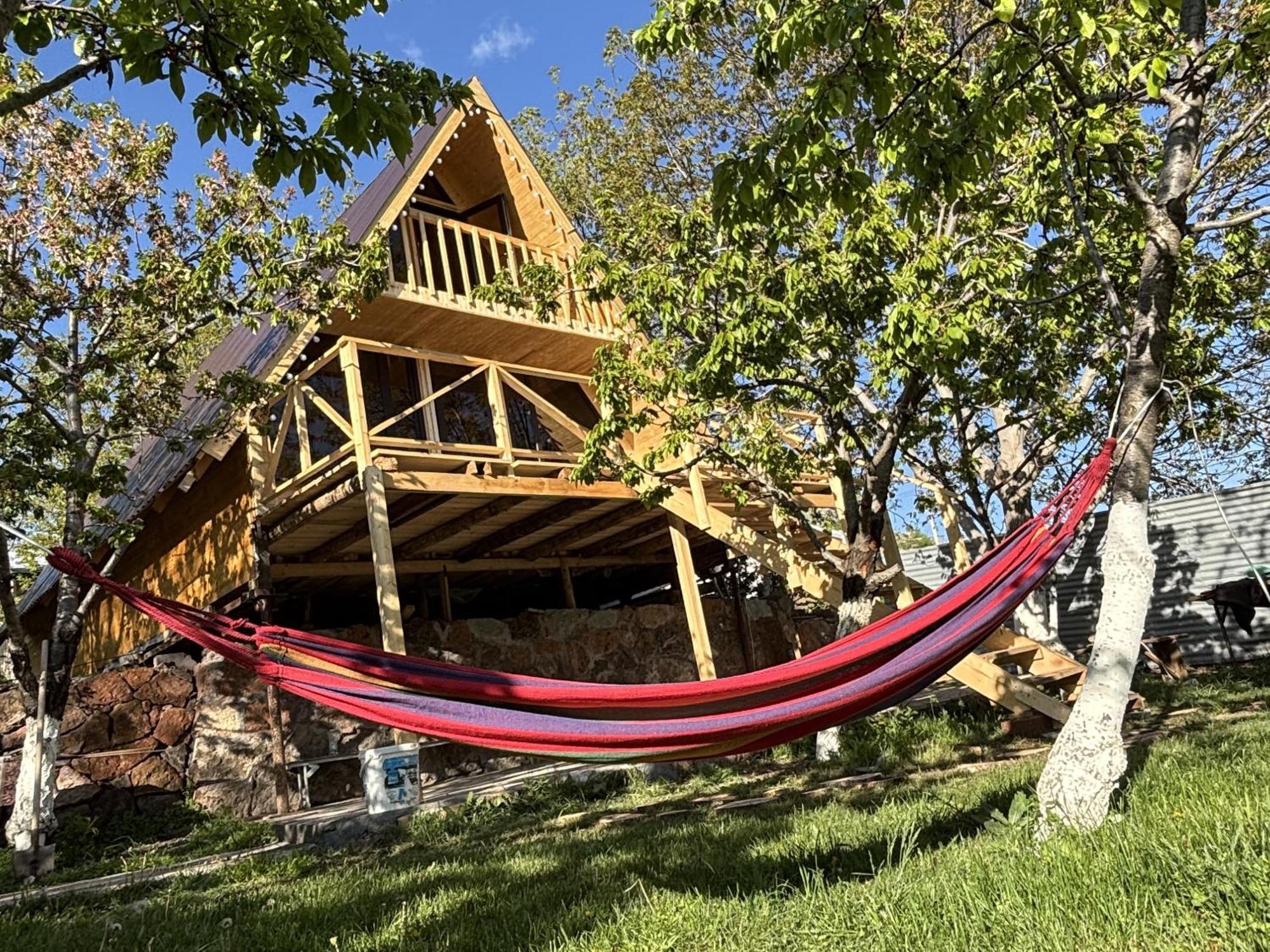 Byurakan Guesthouse & Cottage מראה חיצוני תמונה