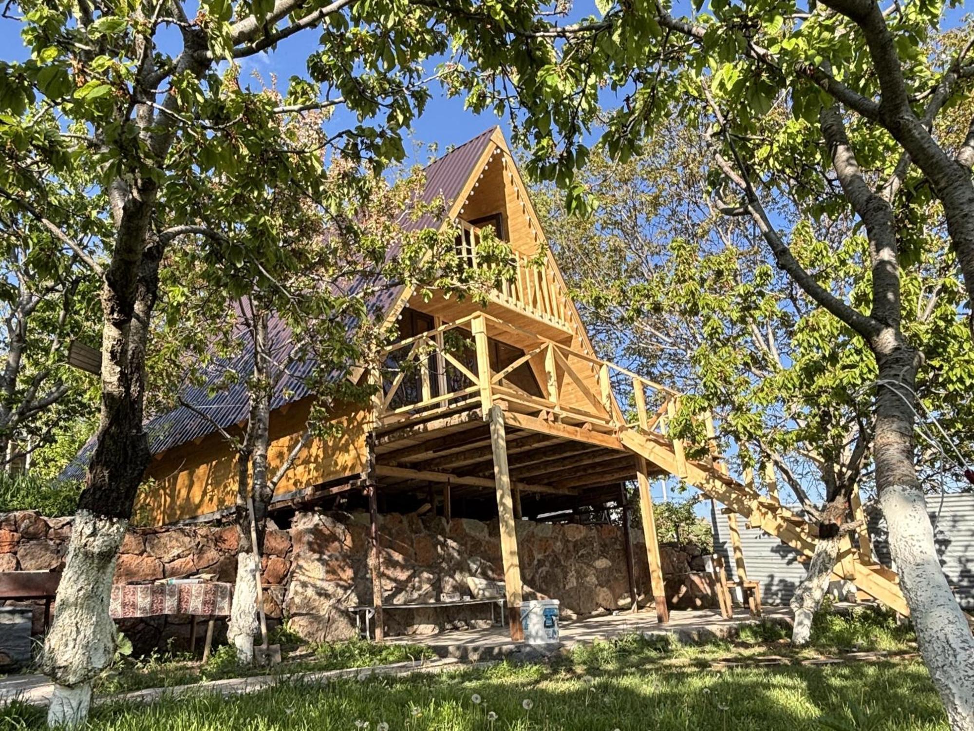 Byurakan Guesthouse & Cottage מראה חיצוני תמונה