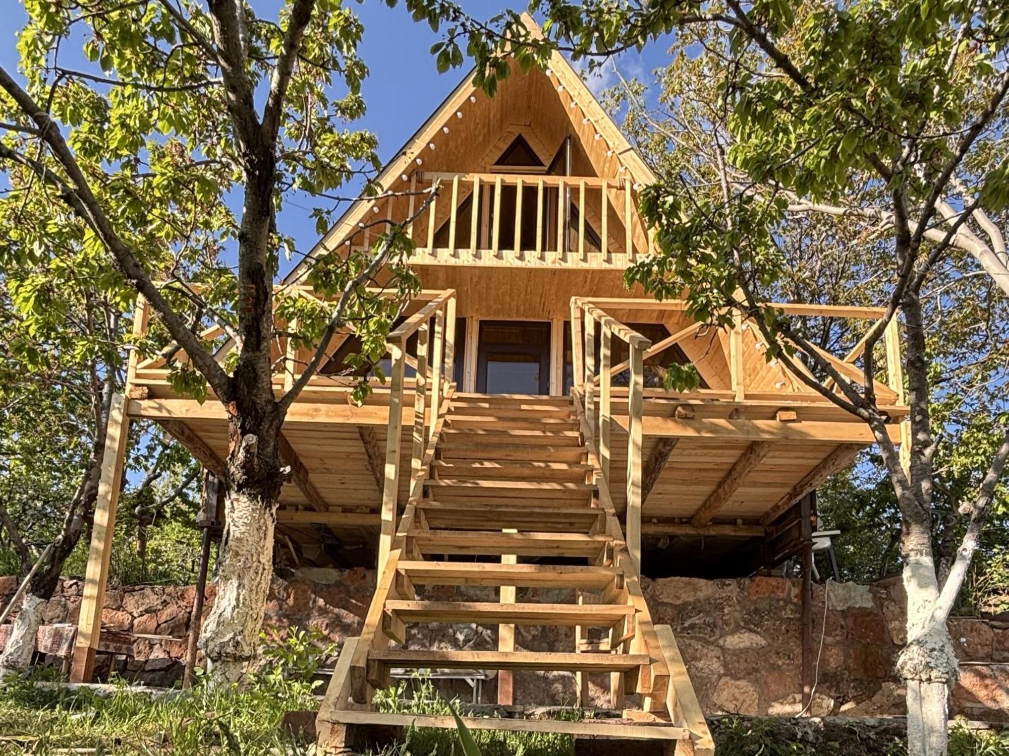 Byurakan Guesthouse & Cottage מראה חיצוני תמונה